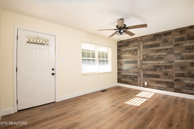 8124 Sharp Rd, Powell, TN 37849