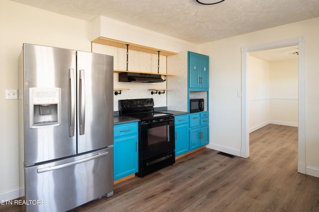 8124 Sharp Rd, Powell, TN 37849