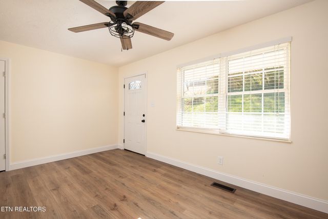 8124 Sharp Rd, Powell, TN 37849