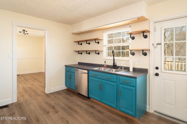 8124 Sharp Rd, Powell, TN 37849