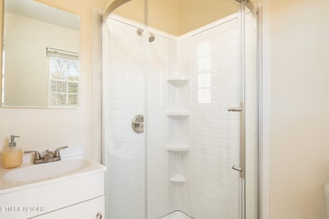 8124 Sharp Rd, Powell, TN 37849