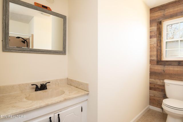 8124 Sharp Rd, Powell, TN 37849