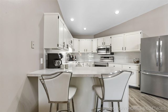 1644 Lakeview Drive, Zeeland, MI 49464