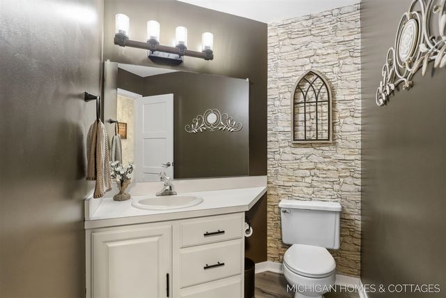 1644 Lakeview Drive, Zeeland, MI 49464