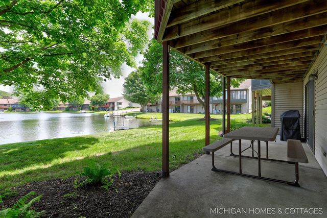 1644 Lakeview Drive, Zeeland, MI 49464