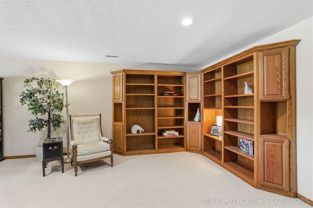 1644 Lakeview Drive, Zeeland, MI 49464