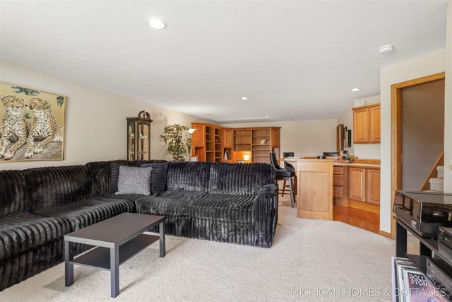 1644 Lakeview Drive, Zeeland, MI 49464