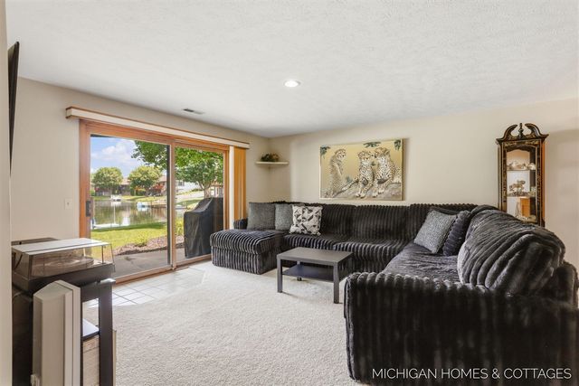 1644 Lakeview Drive, Zeeland, MI 49464