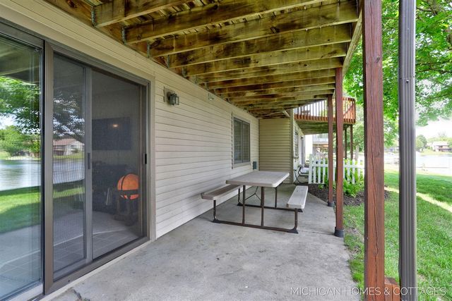 1644 Lakeview Drive, Zeeland, MI 49464