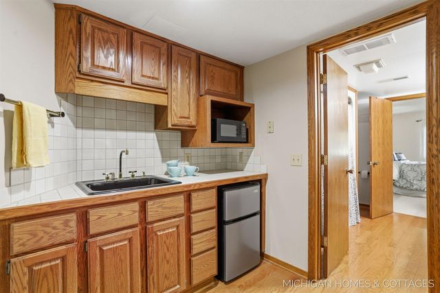 1644 Lakeview Drive, Zeeland, MI 49464