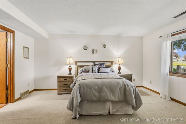 1644 Lakeview Drive, Zeeland, MI 49464