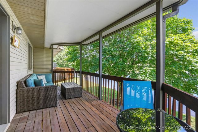 1644 Lakeview Drive, Zeeland, MI 49464