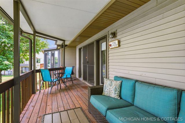 1644 Lakeview Drive, Zeeland, MI 49464