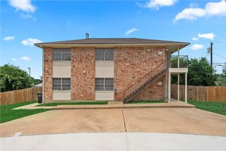 1206 Vinyard, College Station, TX 77840