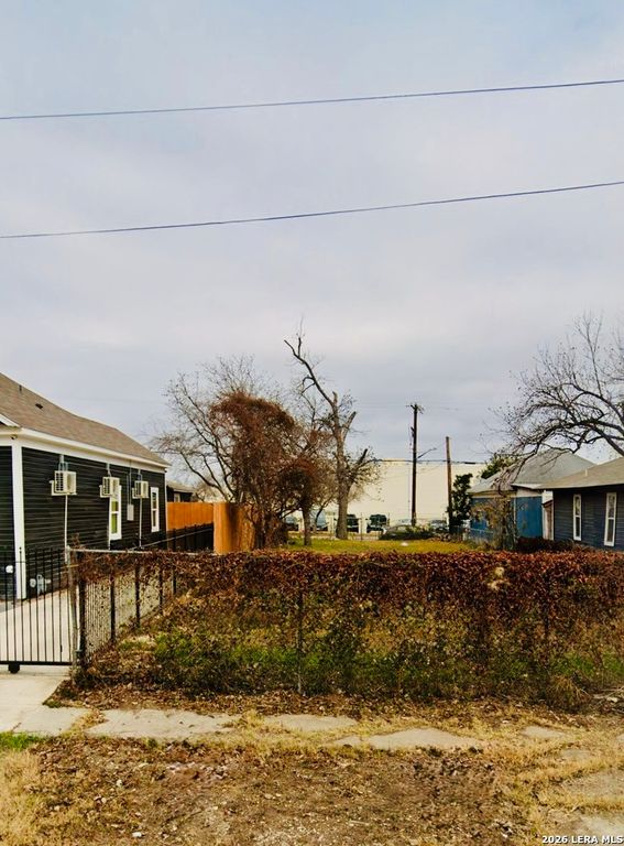 1507 E CROCKETT ST, San Antonio, TX 78202