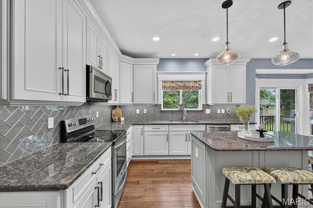 1654 Summit Terrace Court, Fenton, MO 63026