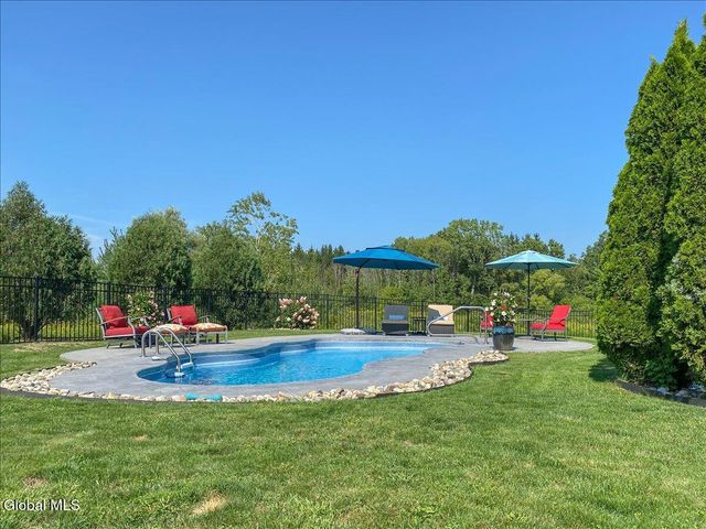 7 Rolling Hills Drive, Halfmoon, NY 12118