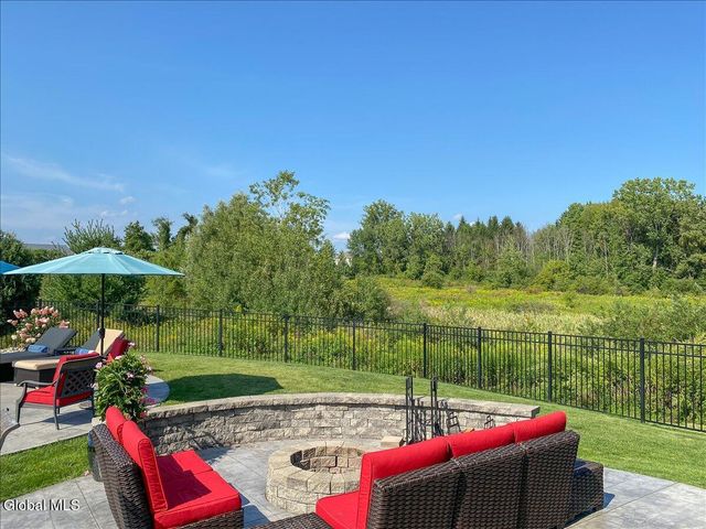 7 Rolling Hills Drive, Halfmoon, NY 12118