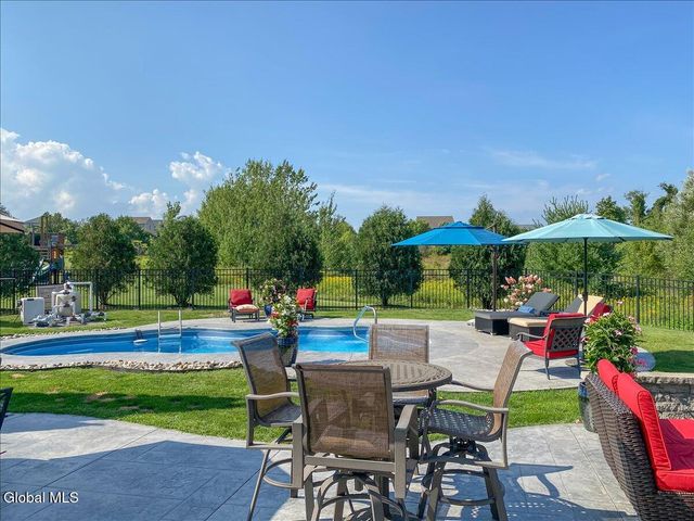 7 Rolling Hills Drive, Halfmoon, NY 12118