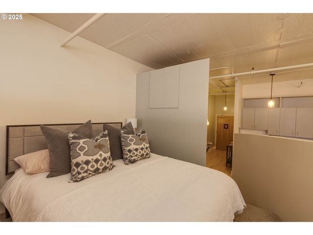1314 Nw IRVING St 212, Portland, OR 97209