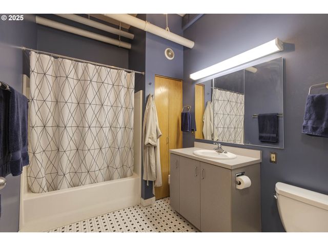 1314 Nw IRVING St 212, Portland, OR 97209