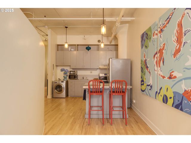 1314 Nw IRVING St 212, Portland, OR 97209