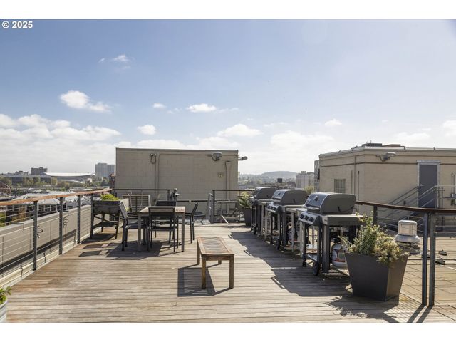 1314 Nw IRVING St 212, Portland, OR 97209
