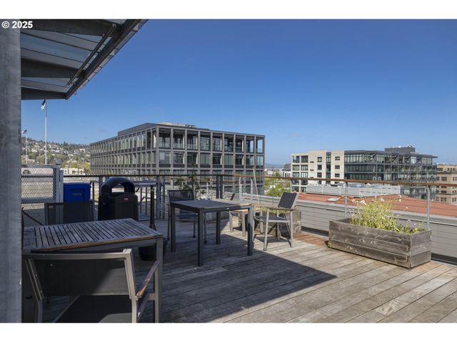 1314 Nw IRVING St 212, Portland, OR 97209