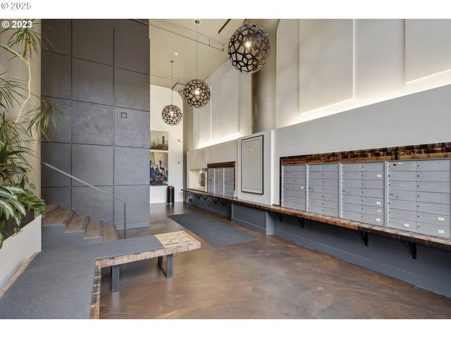 1314 Nw IRVING St 212, Portland, OR 97209