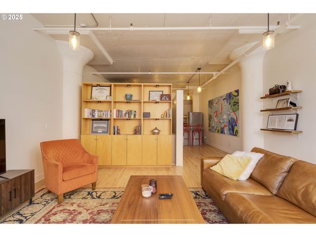 1314 Nw IRVING St 212, Portland, OR 97209