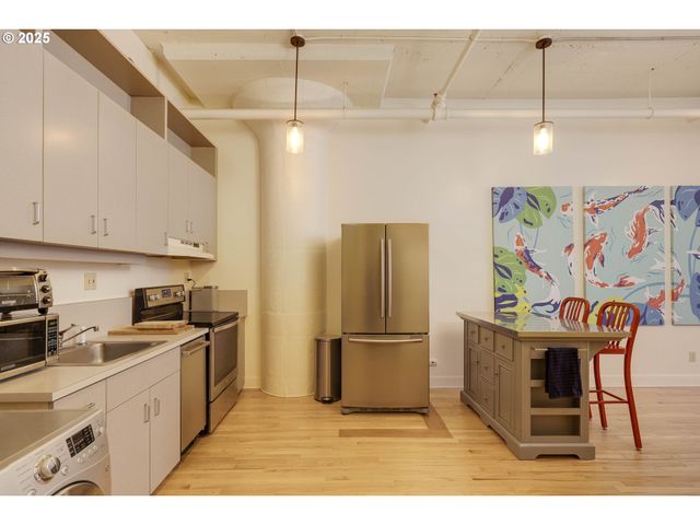 1314 Nw IRVING St 212, Portland, OR 97209