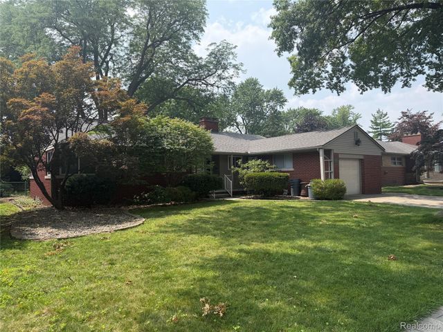 2221 Davis Street, Wyandotte, MI 48192