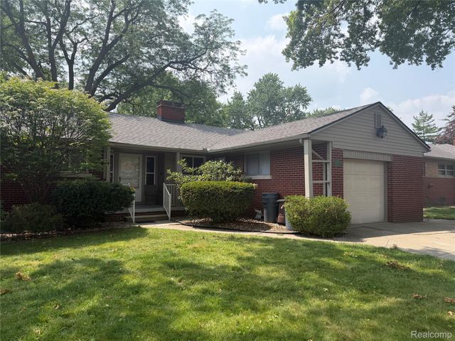 2221 Davis Street, Wyandotte, MI 48192
