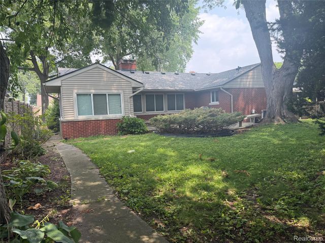 2221 Davis Street, Wyandotte, MI 48192