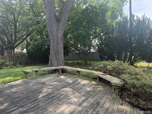 2221 Davis Street, Wyandotte, MI 48192