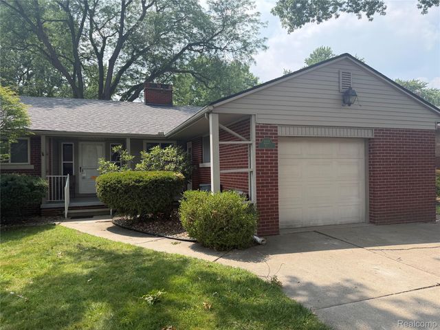 2221 Davis Street, Wyandotte, MI 48192