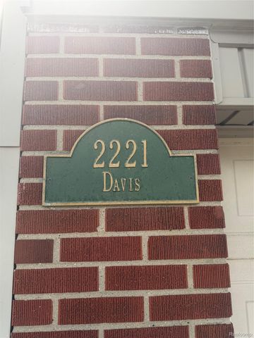 2221 Davis Street, Wyandotte, MI 48192