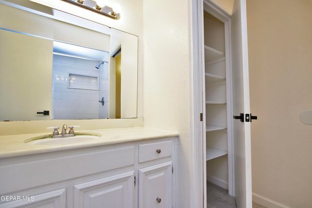 6201 Escondido Drive 13B, El Paso, TX 79912