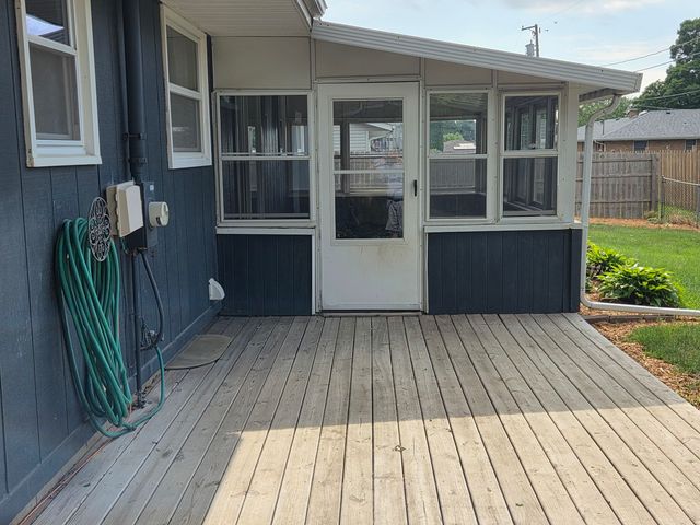 1016 W Blackhawk Drive, Byron, IL 61010