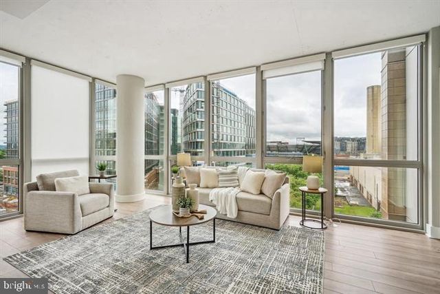 88 V St SW Apt 711, Washington, DC 20024