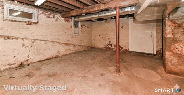 37 Manhan Street, Waterbury, CT 06710