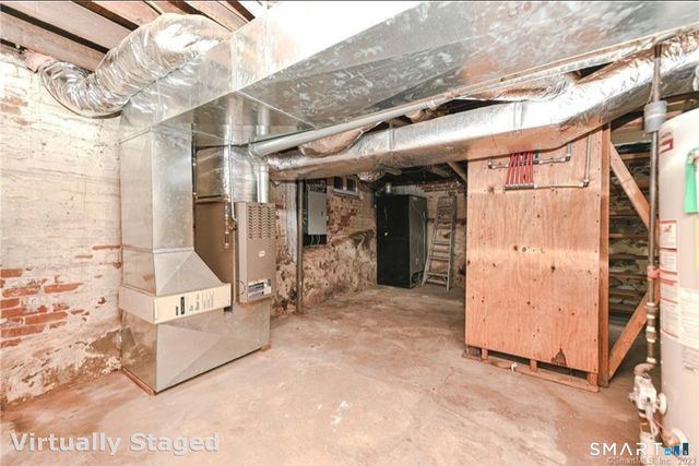 37 Manhan Street, Waterbury, CT 06710