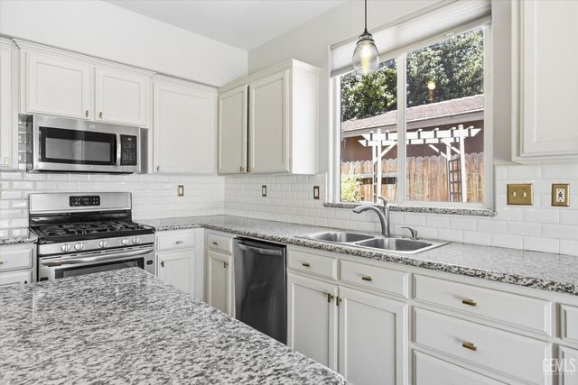 11719 Presidential Road, Bakersfield, CA 93312