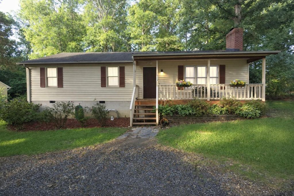 733 CANTERBURY DR, Ruther Glen, VA 22546