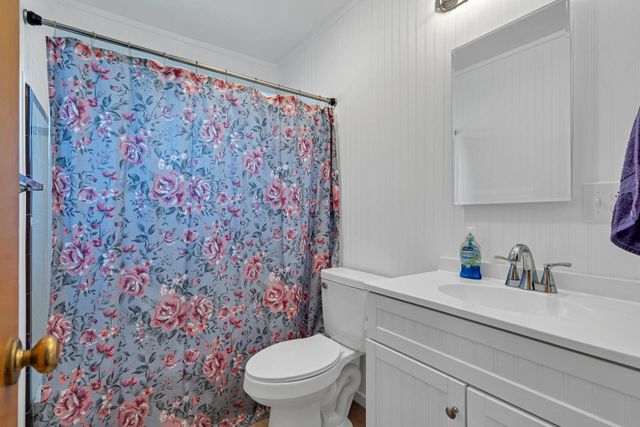 2541 Center Waverly Ave, Redding, CA 96001