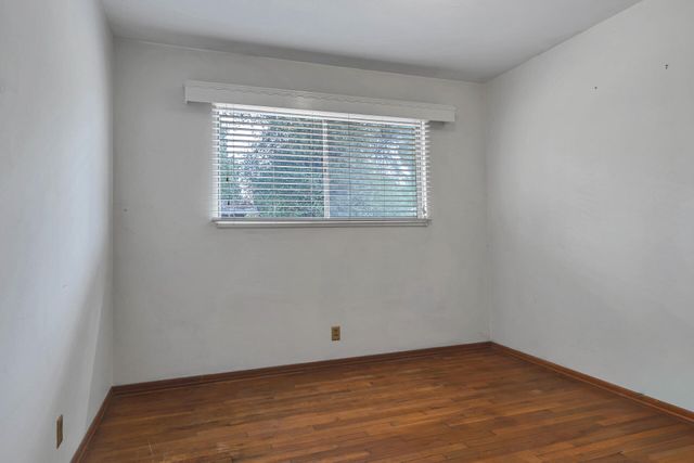 2541 Center Waverly Ave, Redding, CA 96001