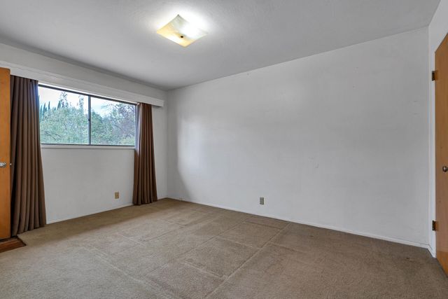 2541 Center Waverly Ave, Redding, CA 96001