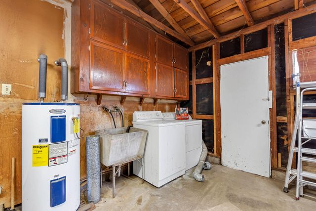 2541 Center Waverly Ave, Redding, CA 96001