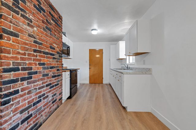 2541 Center Waverly Ave, Redding, CA 96001