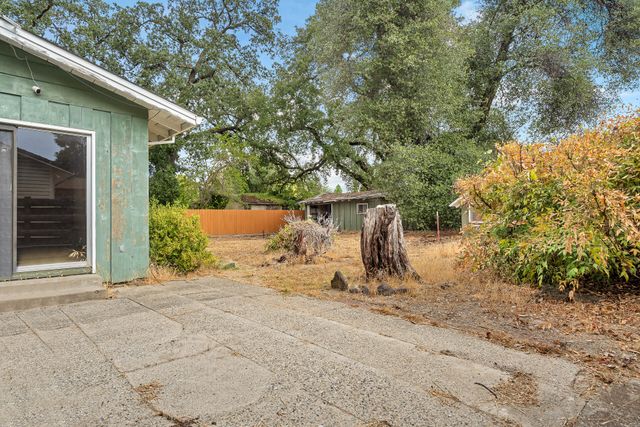 2541 Center Waverly Ave, Redding, CA 96001